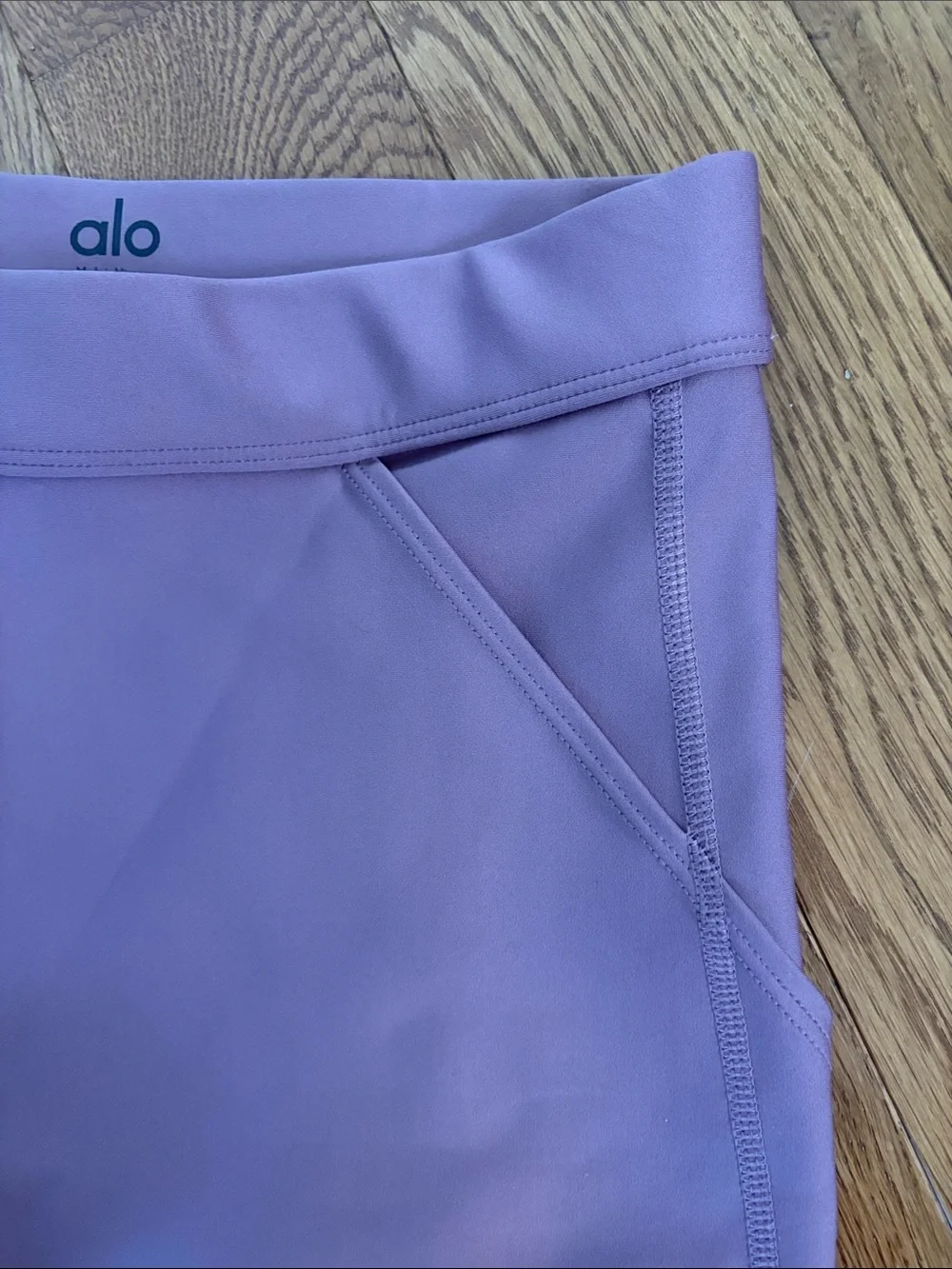 ALO Yoga soft stretch